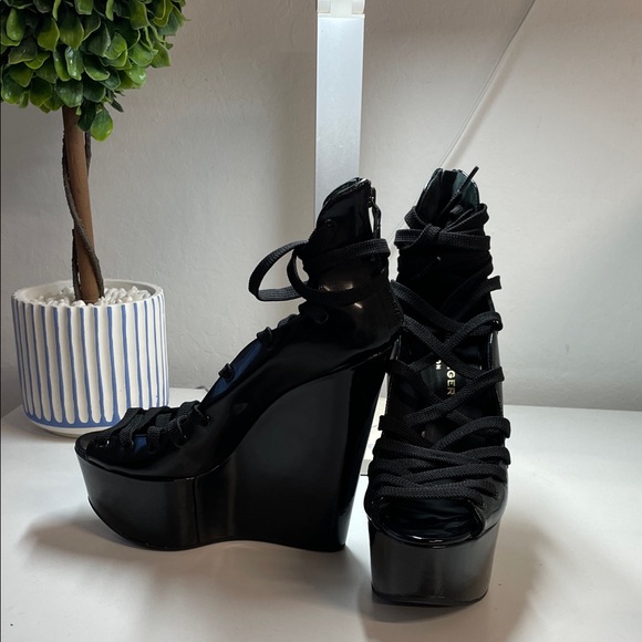 Kurt Geiger Shoes - Kurt Geiger Men's Black Carry Bag